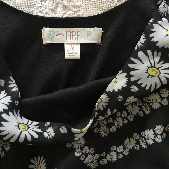 Dressy tank top size Medium - Picture 2 of 2